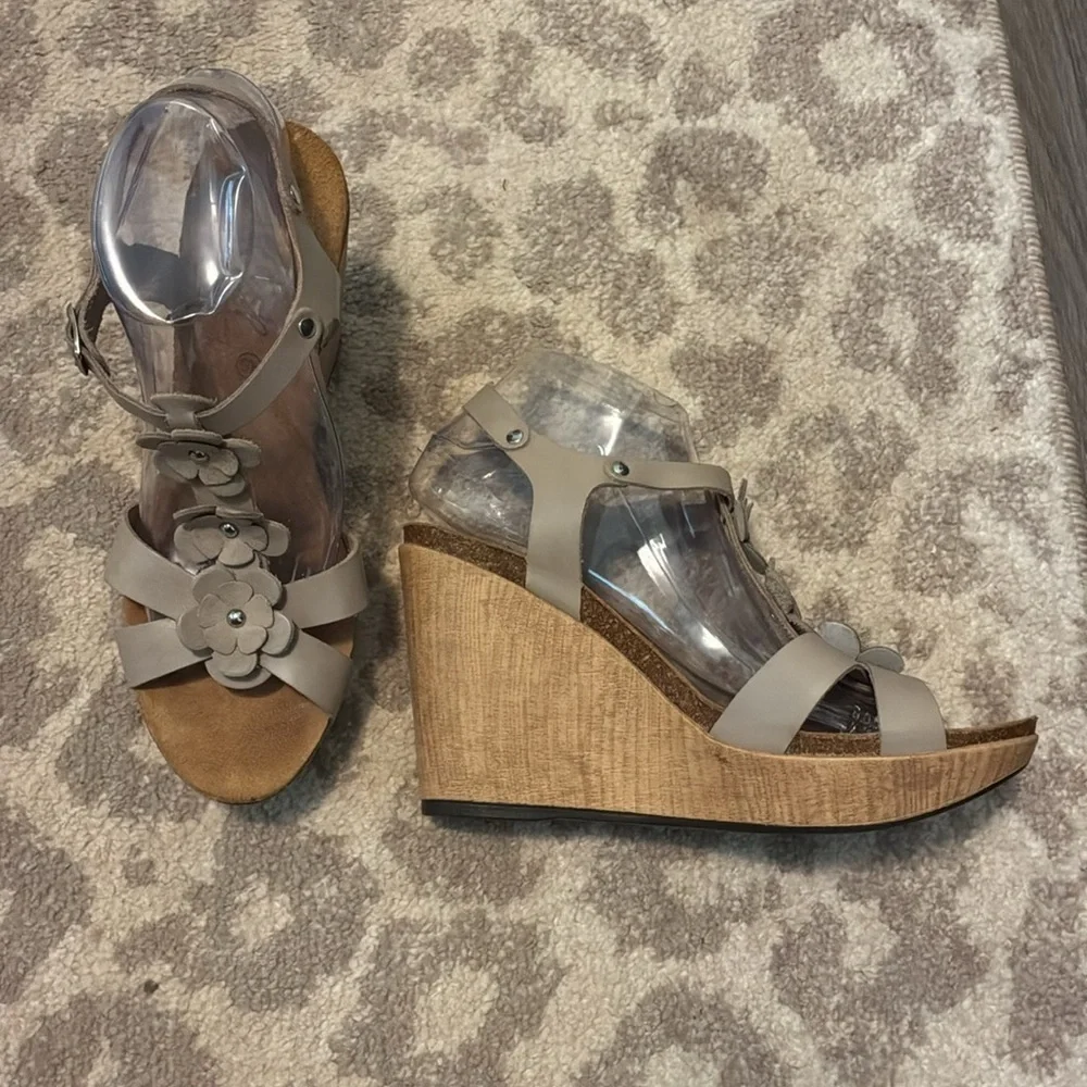Biostep Beige Leather Floral Wedges